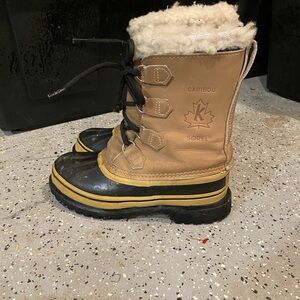 Sorel Caribou Boots in Tan and Black size 9